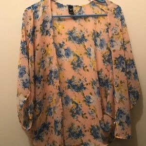 LIGHT PINK/FLORAL SHORT SLEEVE KIMONO CARDIGAN!